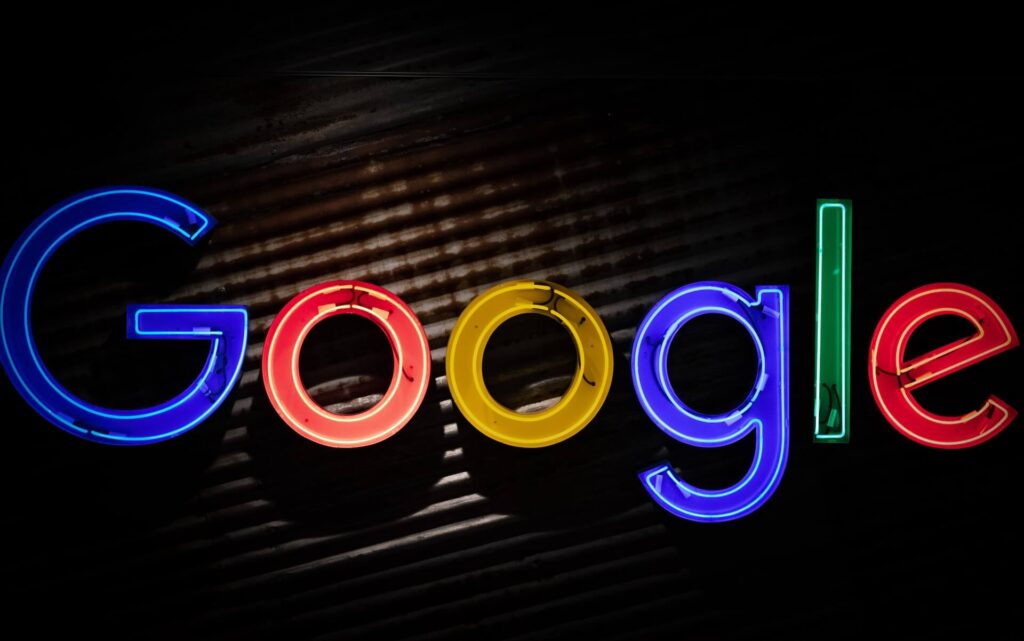Logo Google in glowing letters